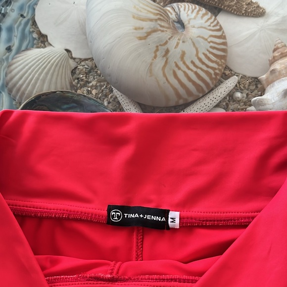 Tina + Jenna Ruffle Hem Pickleball Skort - Picture 2 of 7